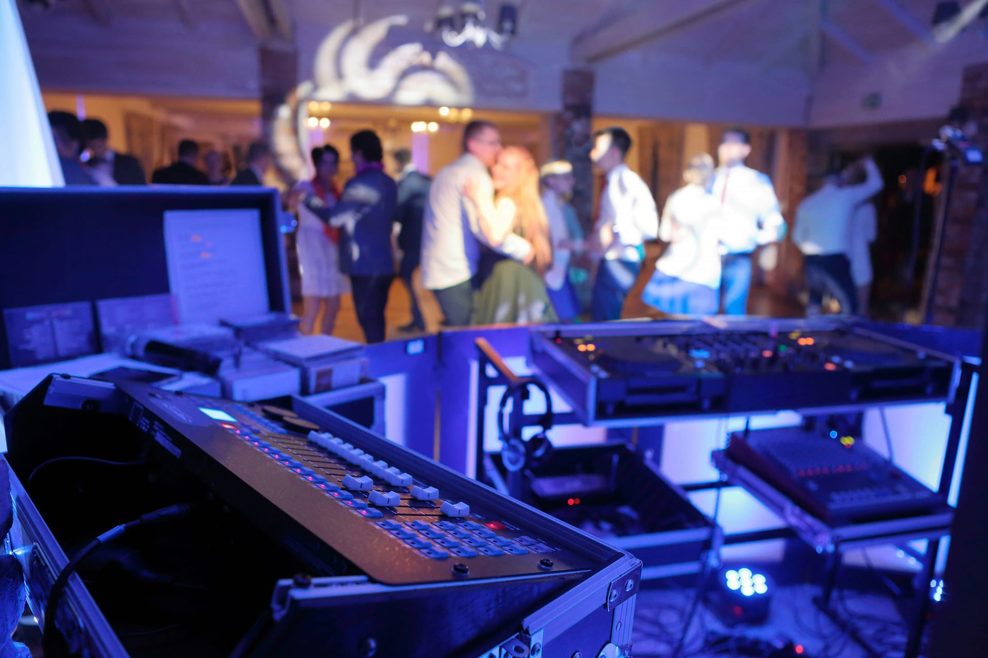 wedding dj