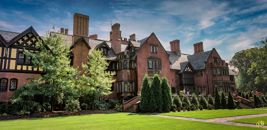 Stan Hywet Hall & Gardens wedding venue in Northeast Ohio